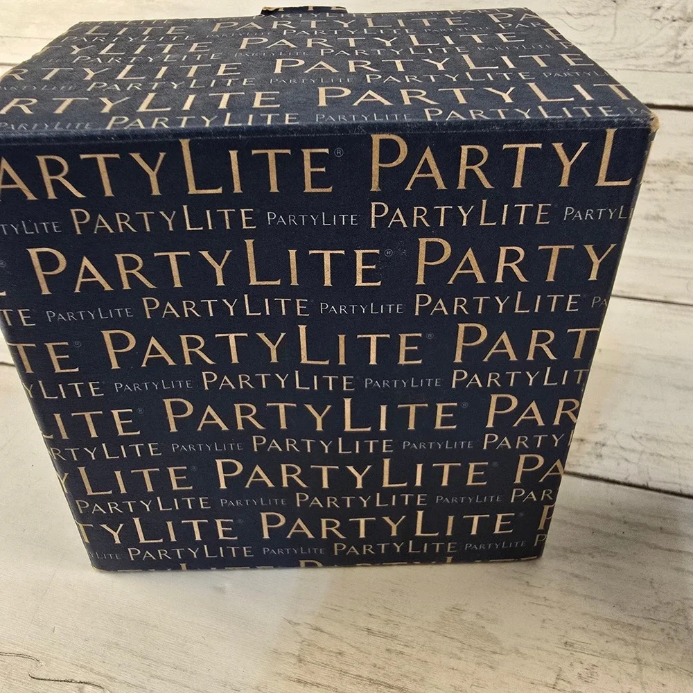 PartyLite SmartScents Fragrance Stick Holder White Ceramic Favorite Holder